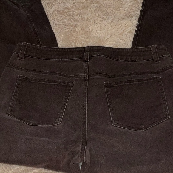 Jones New York Women's Classic Black Straight Leg Jeans - Picture 3 of 6